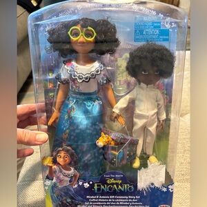 Disney Encanto Mirabel & Antonio Ceremony story set